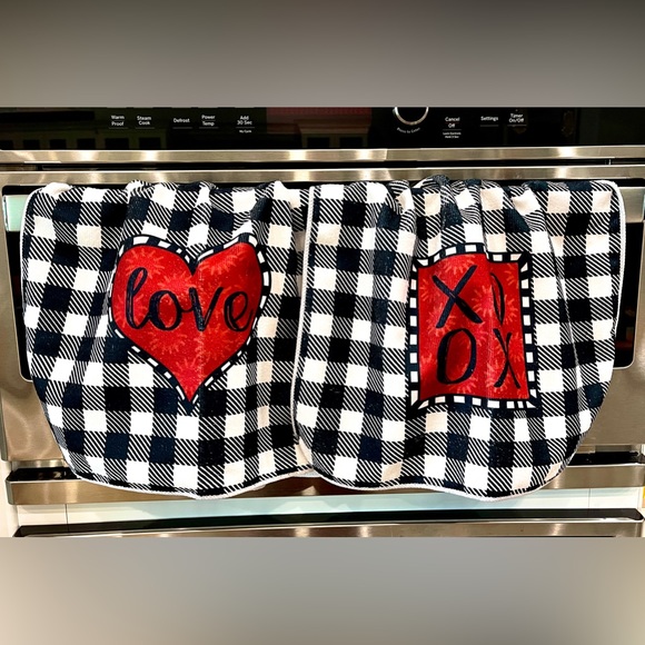 NIP SET of 2 Towels-heart & XOXO kitchen/bathroom - Picture 7 of 7
